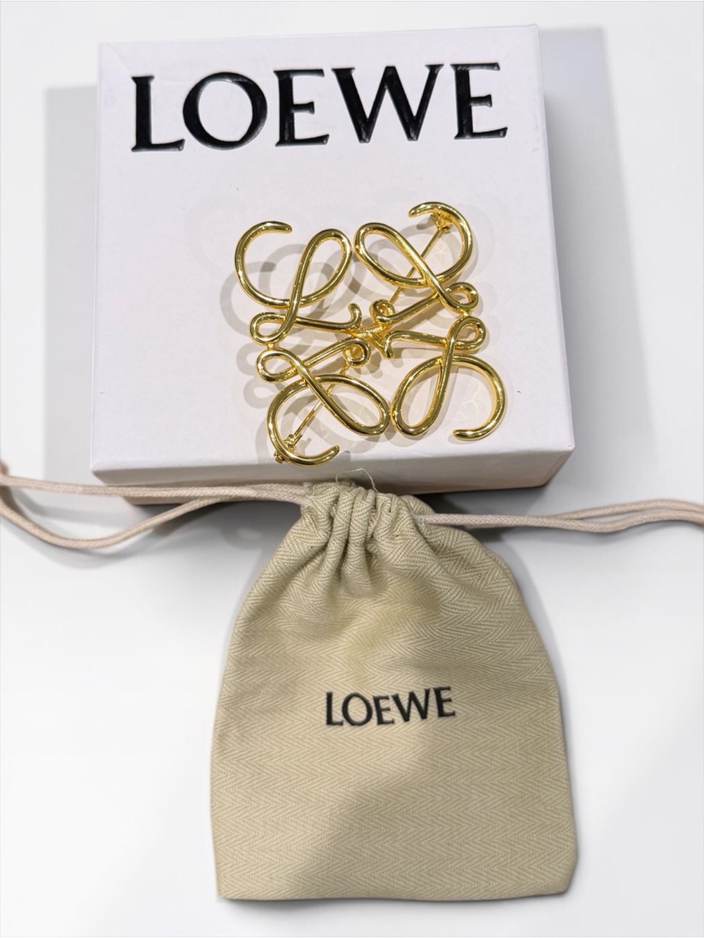 Loewe Vintage Brooch Gold Pre-loved luxury